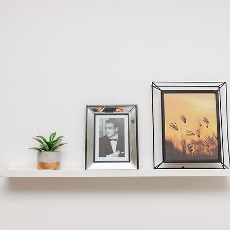 Beautiful 2-Bedroom Apartment Near Schoenbrunn Bécs Kültér fotó