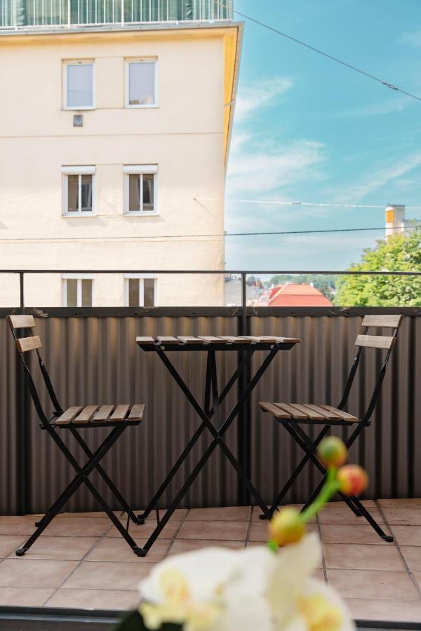 Beautiful 2-Bedroom Apartment Near Schoenbrunn Bécs Kültér fotó