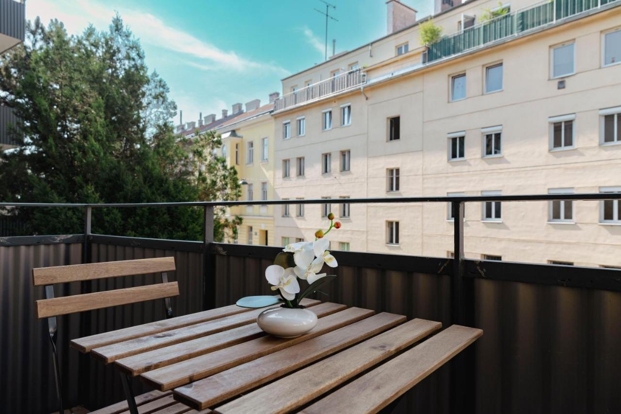 Beautiful 2-Bedroom Apartment Near Schoenbrunn Bécs Kültér fotó