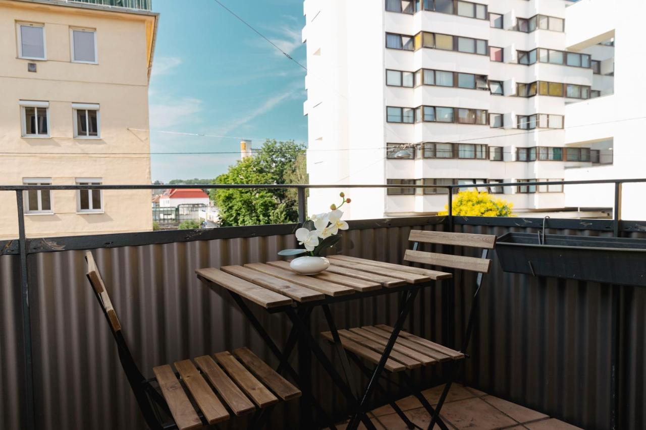 Beautiful 2-Bedroom Apartment Near Schoenbrunn Bécs Kültér fotó