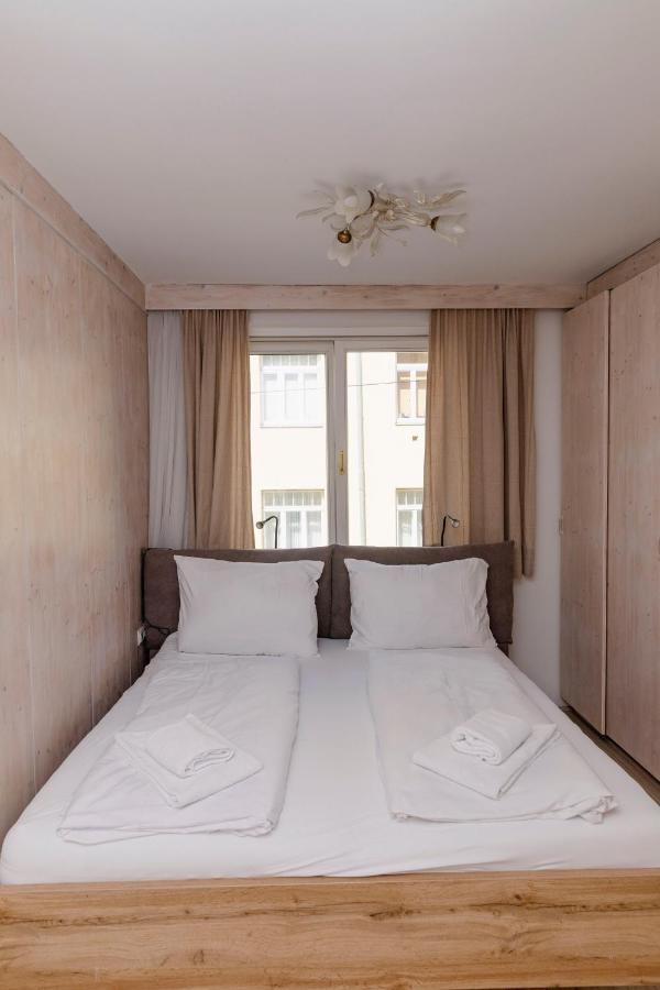 Beautiful 2-Bedroom Apartment Near Schoenbrunn Bécs Kültér fotó