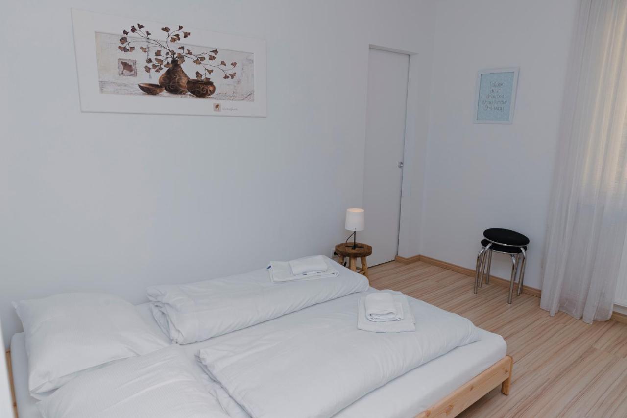 Beautiful 2-Bedroom Apartment Near Schoenbrunn Bécs Kültér fotó