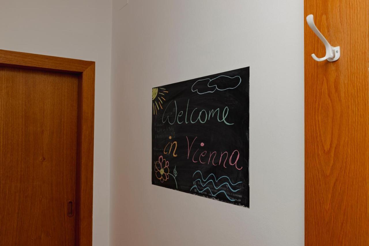 Beautiful 2-Bedroom Apartment Near Schoenbrunn Bécs Kültér fotó