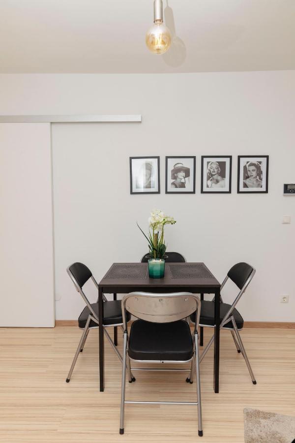 Beautiful 2-Bedroom Apartment Near Schoenbrunn Bécs Kültér fotó