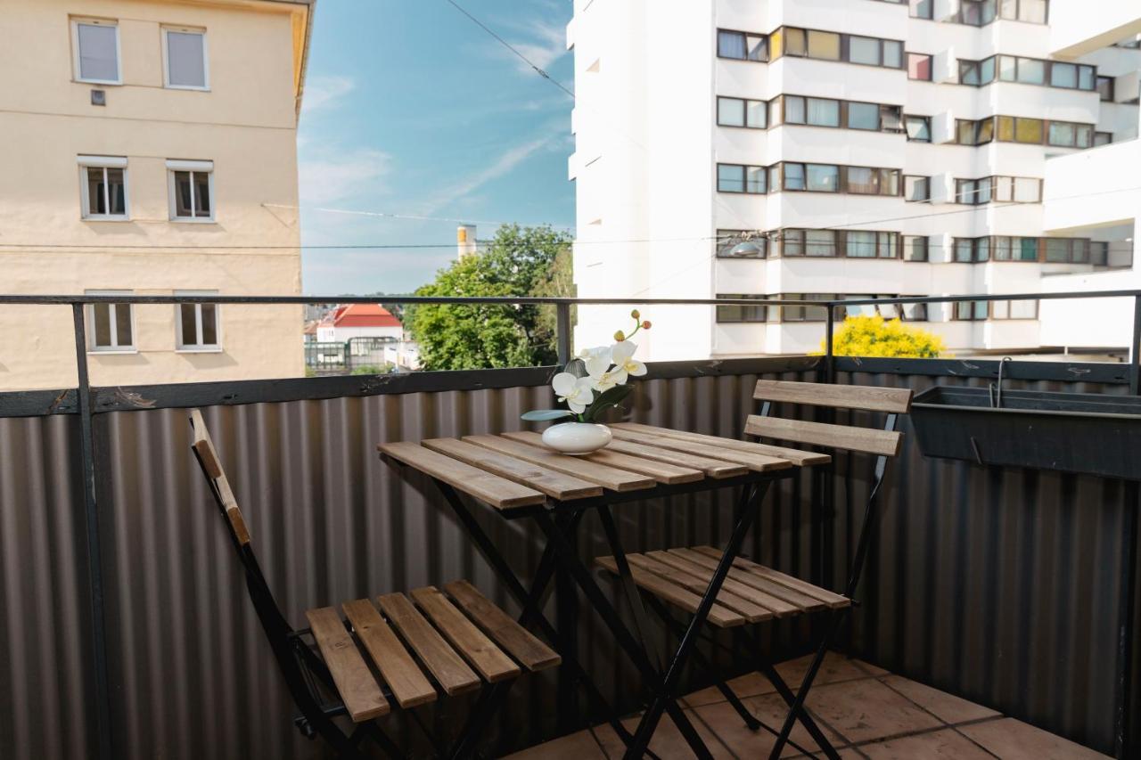 Beautiful 2-Bedroom Apartment Near Schoenbrunn Bécs Kültér fotó