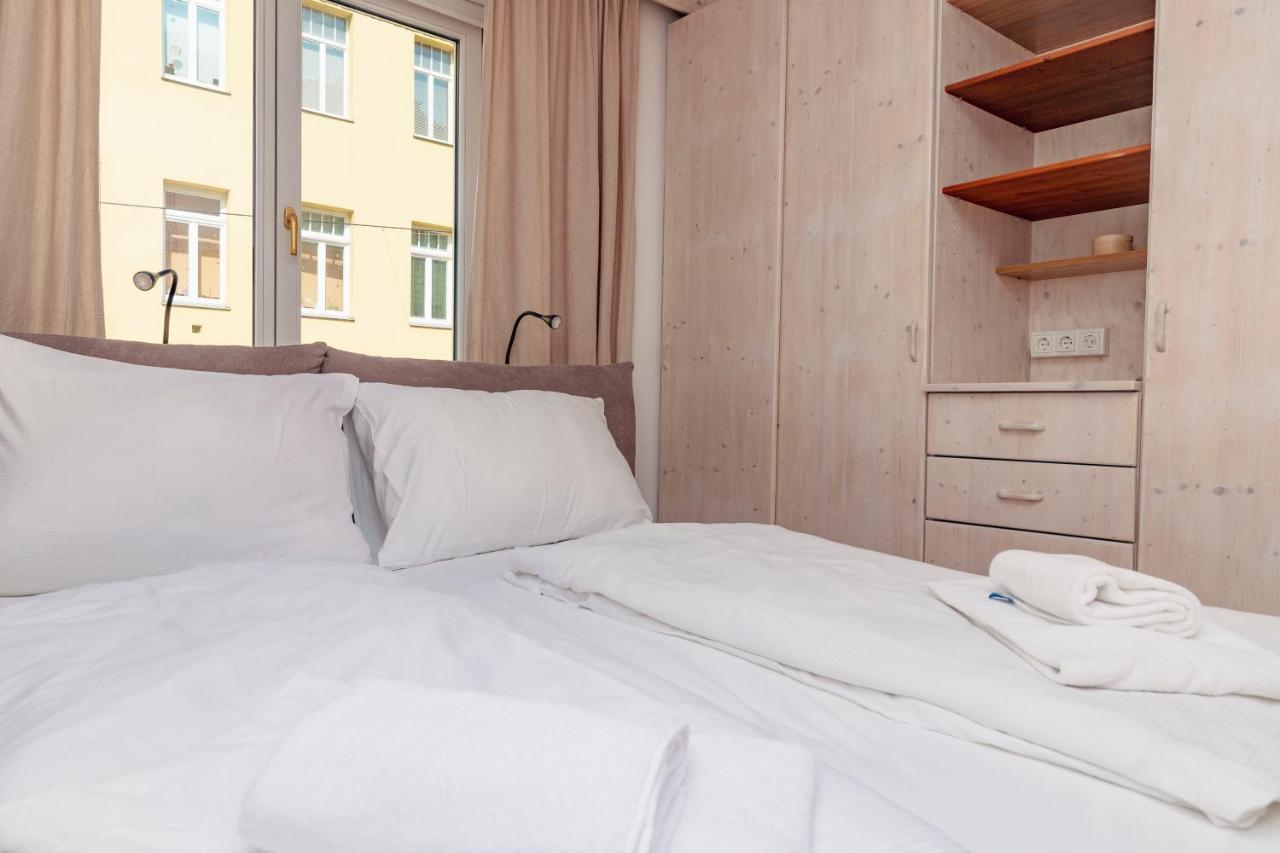 Beautiful 2-Bedroom Apartment Near Schoenbrunn Bécs Kültér fotó